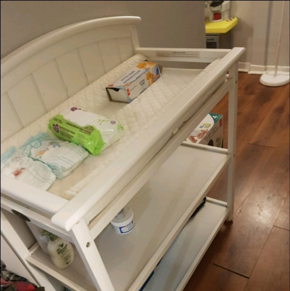 Baby change table - Picture 2 of 2